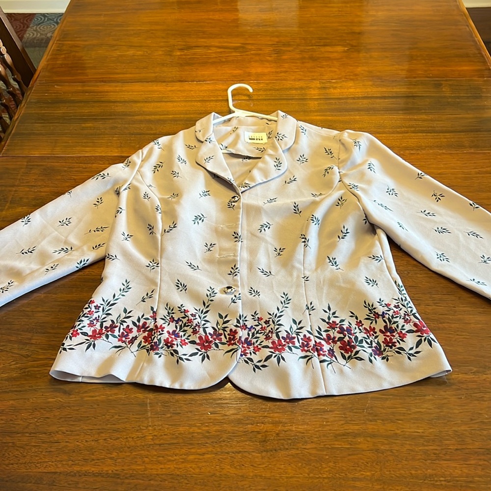 Leslie Fay size medium blouse